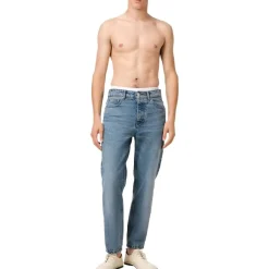 AMI Paris jean a coupe fuselee blau Tapered-Jeans