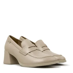 Camper Der neue feminine Absatzschuh für den Alltag ist i hellbeige Loafer