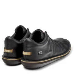 Camper Eine Camper-Ikone, die sich mit jeder Saison weite schwarz Low-Top-Sneaker