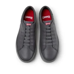 Camper Peu Touring ist eine sportliche und zeitgenössisch mittel-grau Low-Top-Sneaker