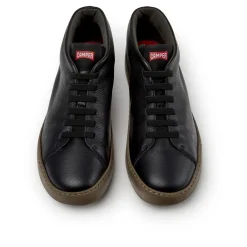 Camper Peu Touring ist eine sportliche und zeitgenössisch schwarz Low-Top-Sneaker