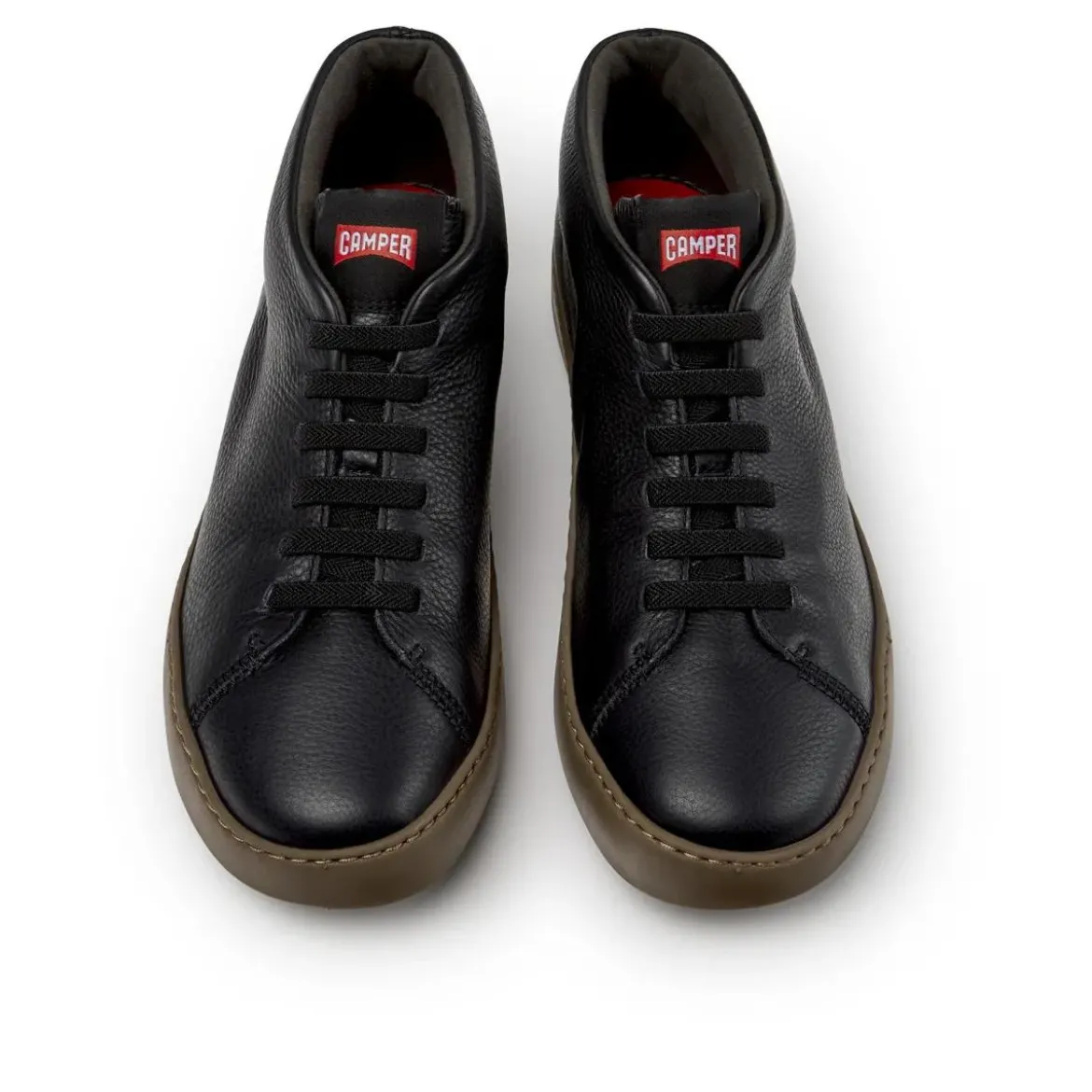 Camper Peu Touring ist eine sportliche und zeitgenössisch schwarz Low-Top-Sneaker