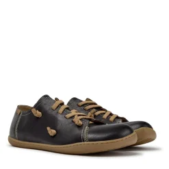 Camper Unsere Peu-Cami-Linie wird nach der Form des Fußes schwarz Low-Top-Sneaker