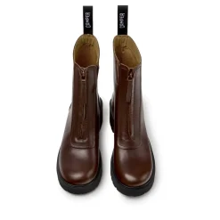 Camper Unser Milah kombiniert eine robuste Sohle mit eine mittel-braun Stiefel