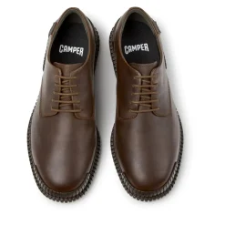 Camper Unser Pix basiert auf einer klassisch inspirierten mittel-braun Schnürschuhe