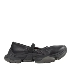 Camper Wir präsentieren die nächste Generation des Karstschwarz Ballerinas