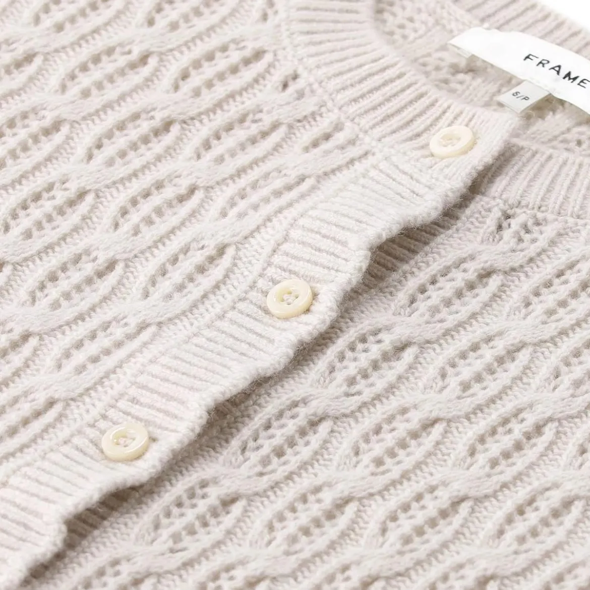 FRAME Strickjacke aus Kaschmir und Wolle beige Strickjacke
