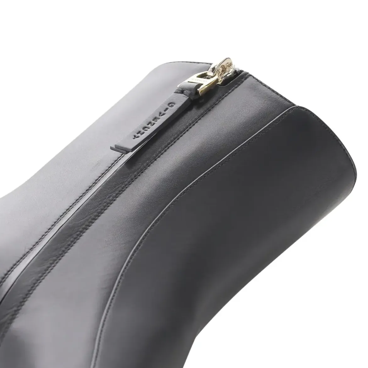 Givenchy Stiefeletten aus Kalbsleder schwarz Schnürschuhe