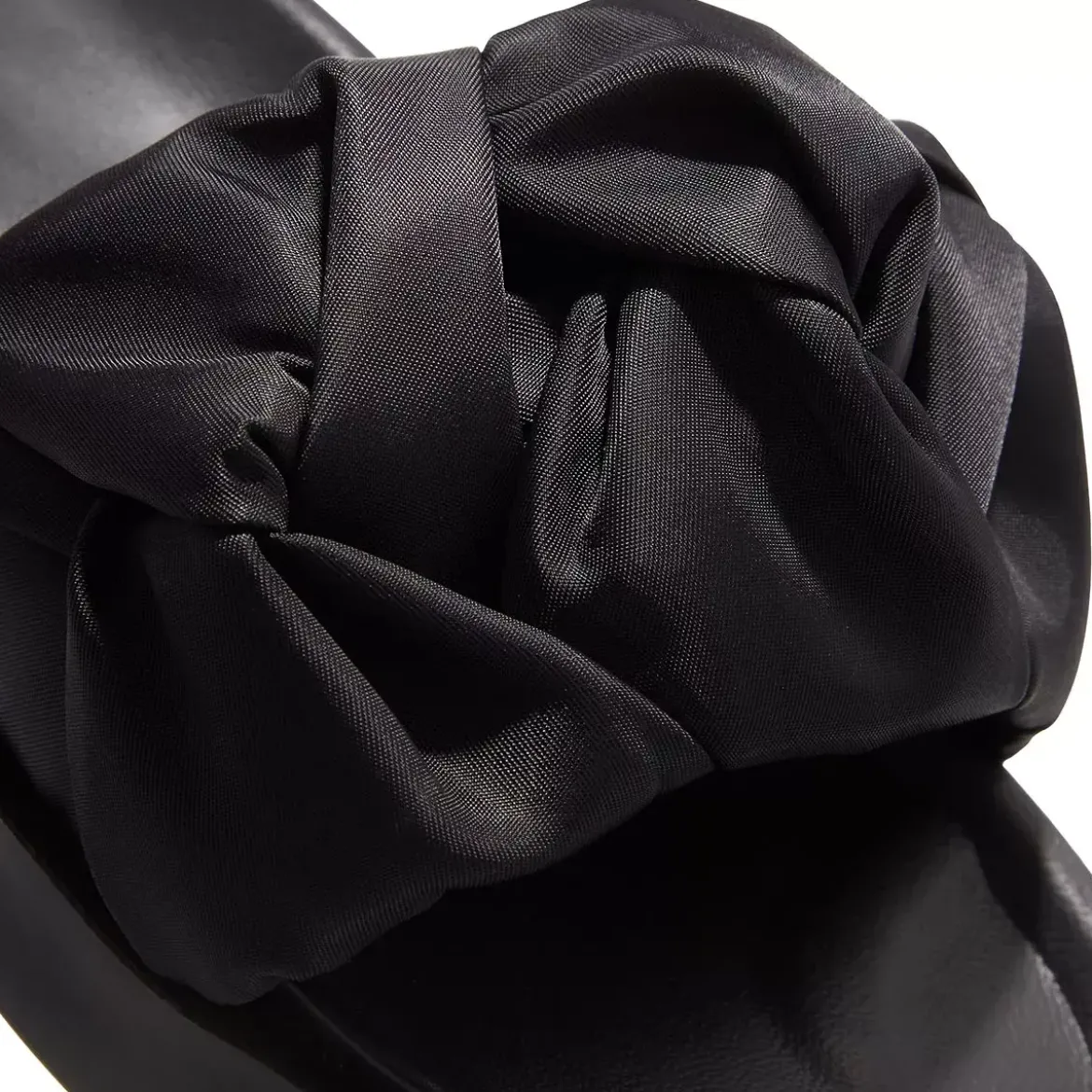 INUIKII Fjord Flower Platform Black Slides
