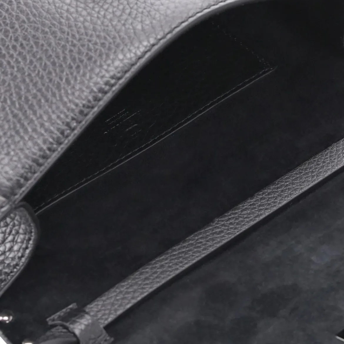 Valentino Garavani Tasche aus Leder schwarz Crossbody Bag