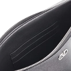 Valentino Garavani Tasche aus Leder schwarz Pochette